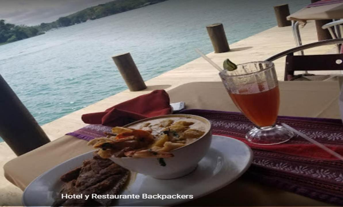 Hotel Y Restaurante Backpackers Rio Dulce Exterior photo
