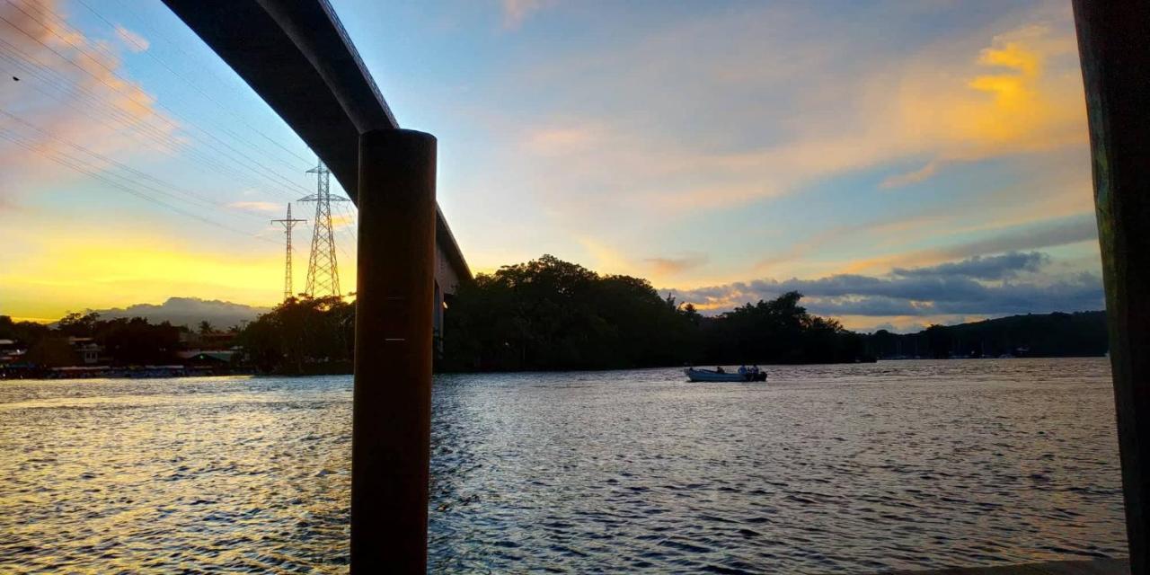 Hotel Y Restaurante Backpackers Rio Dulce Exterior photo